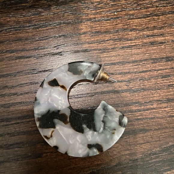 Acrylic statement earrings - Picture 2 of 2